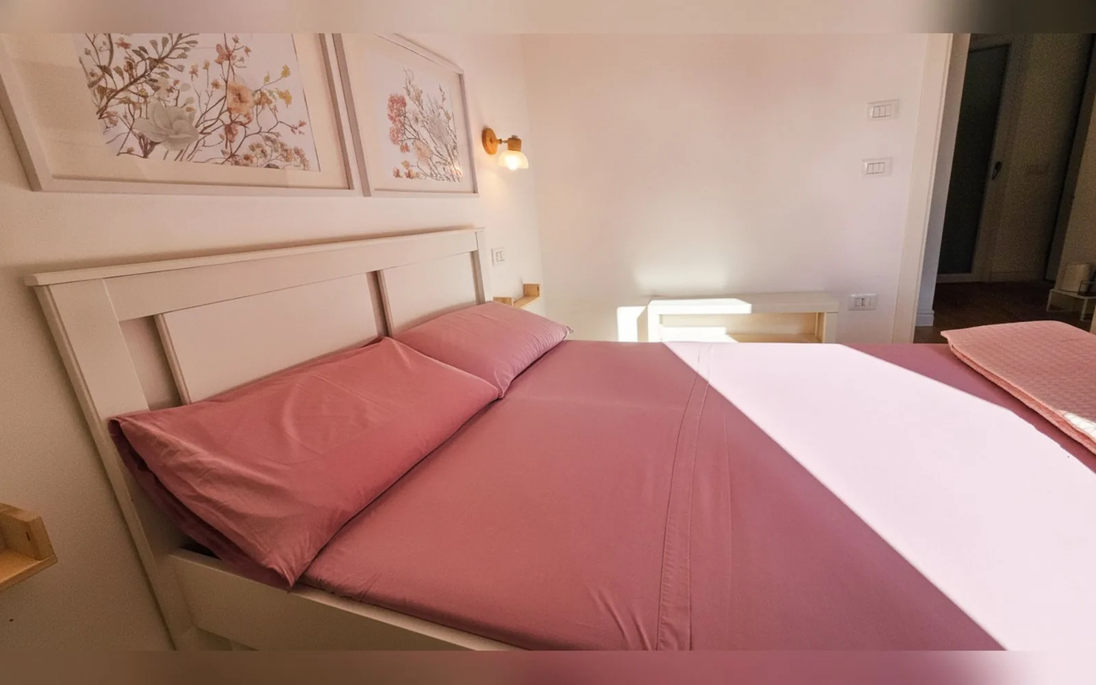 CAMERA MATRIMONIALE CON BAGNO PRIVATO E PICCOLO POGGIOLO &mdash; dettaglio